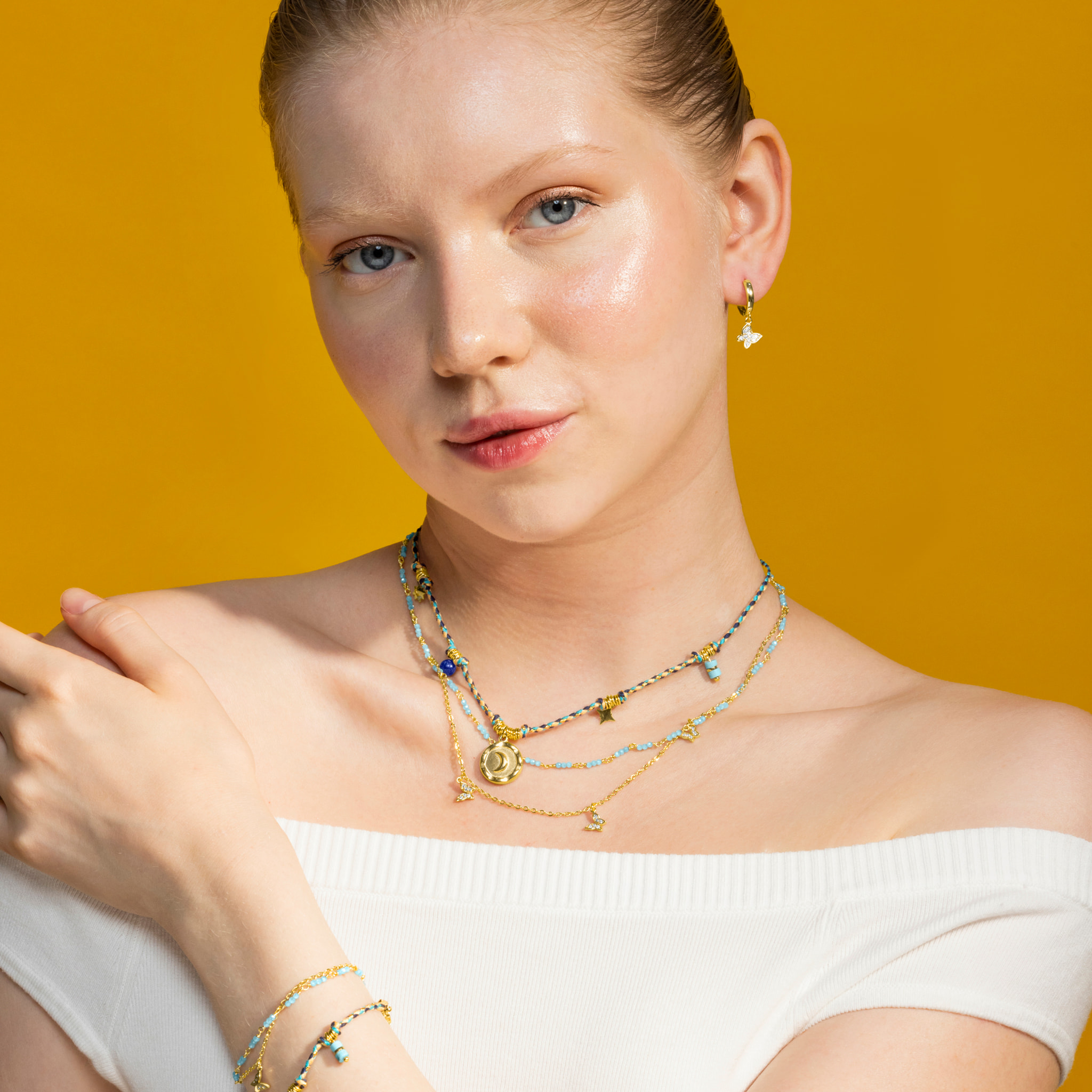 Collar con Cristal Azul acabado oro 18k