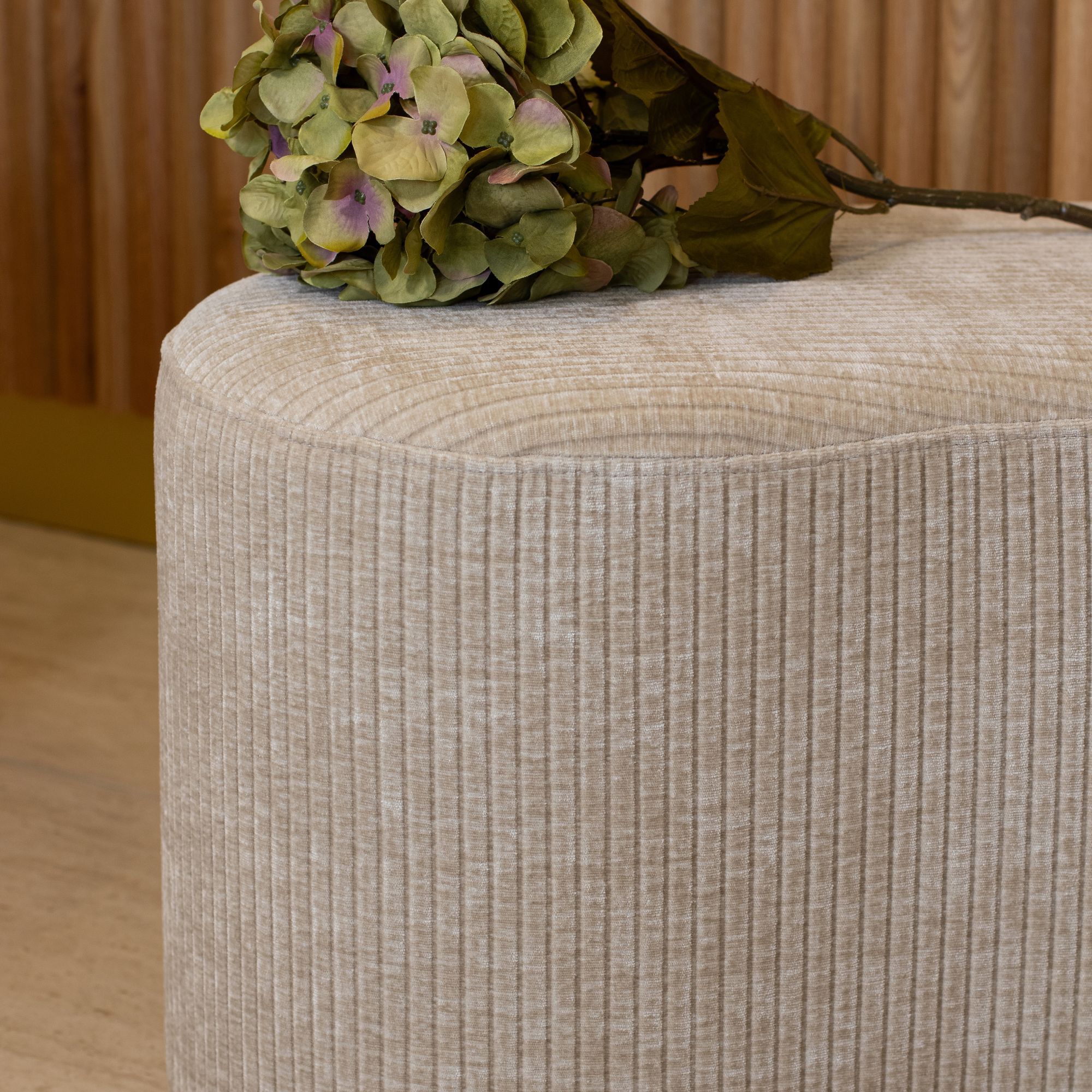 Banc en tissu bouclette beige et structure en bois CÔME