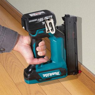 Clavadora de iones de litio MAKITA de 5 Ah - DFN350RTJ