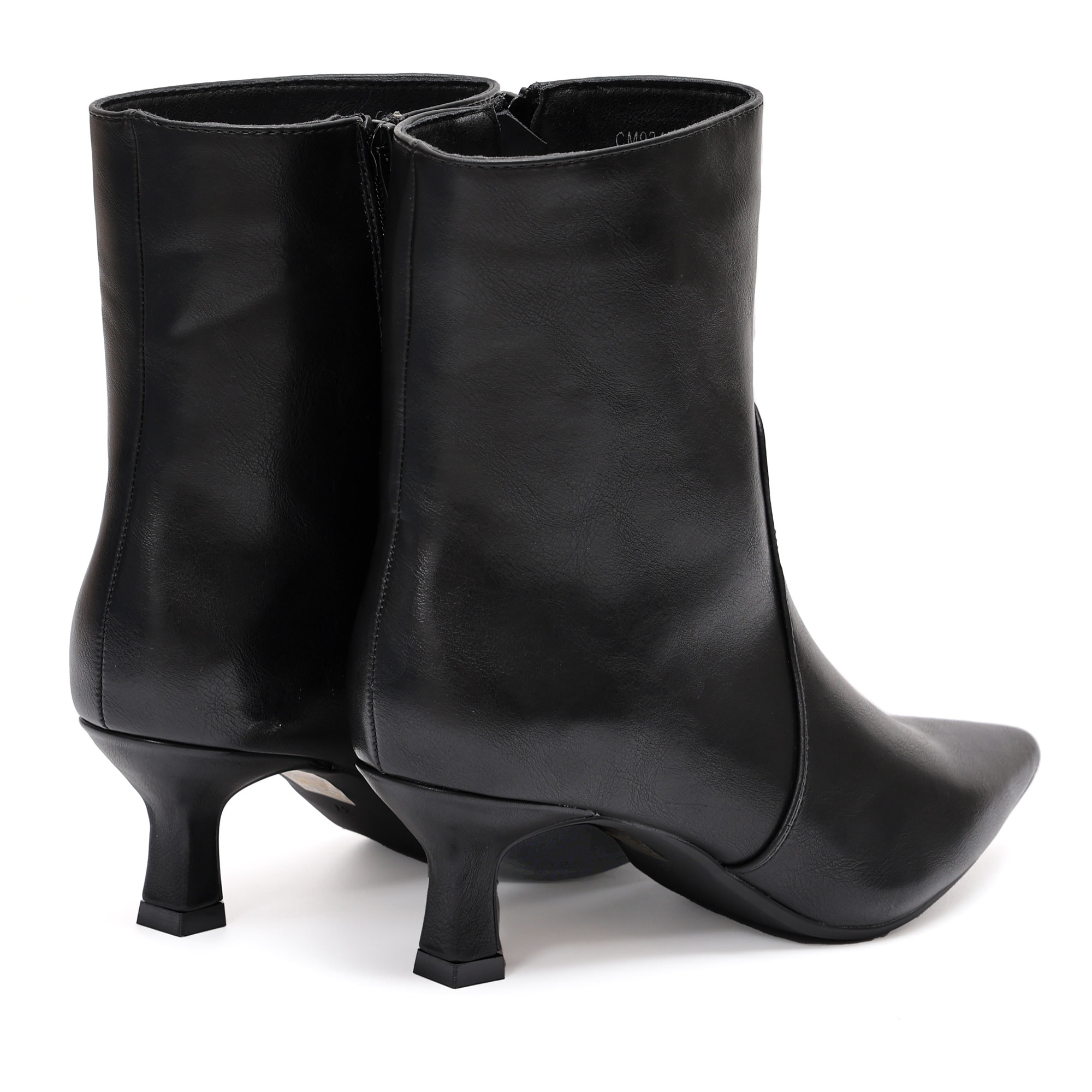 Stivaletto in simil pelle con tacco