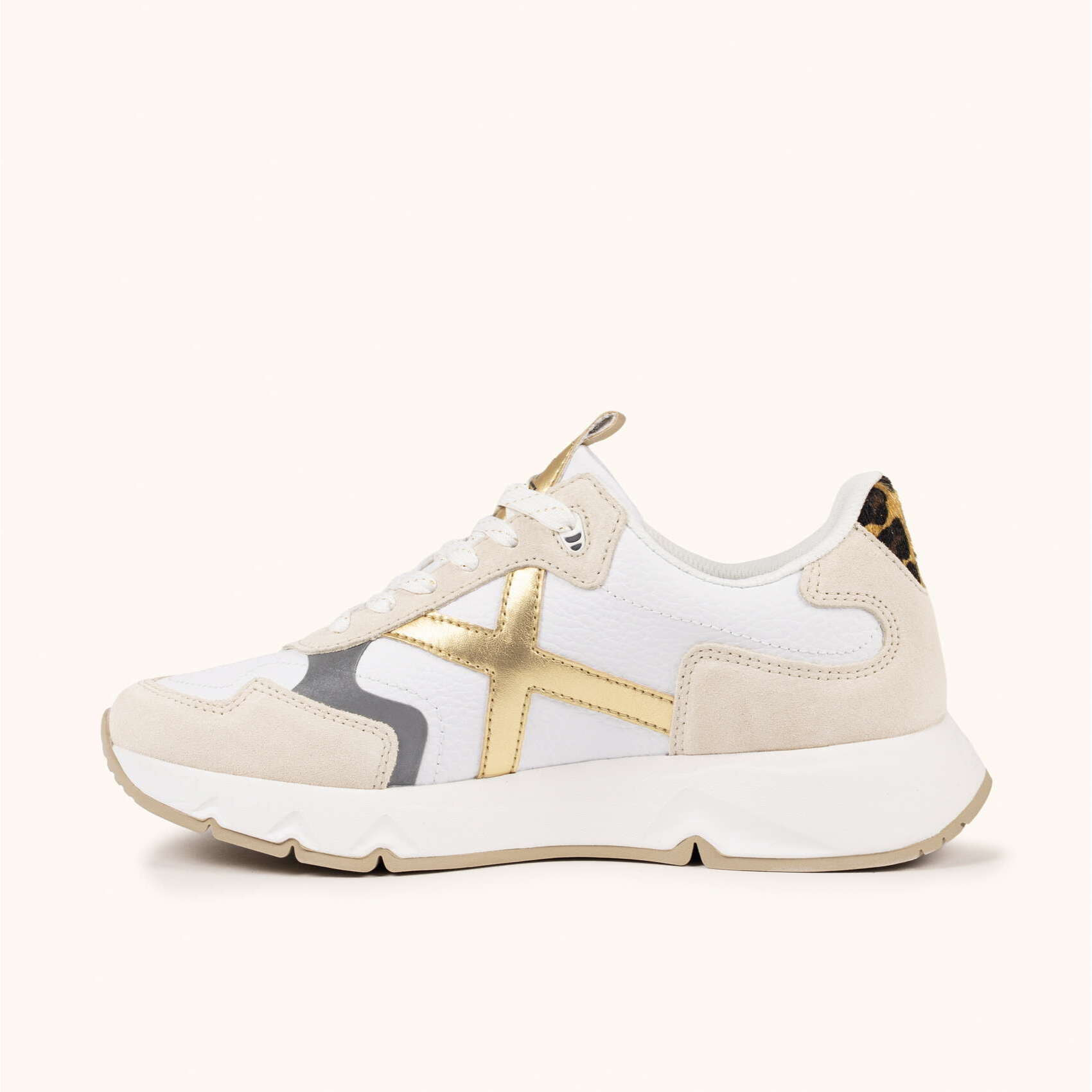 MUNICH MAMBA 05 Sneakers de gran volumen y estética contemporánea Blanco, Beige, Dorado y Animal Print
