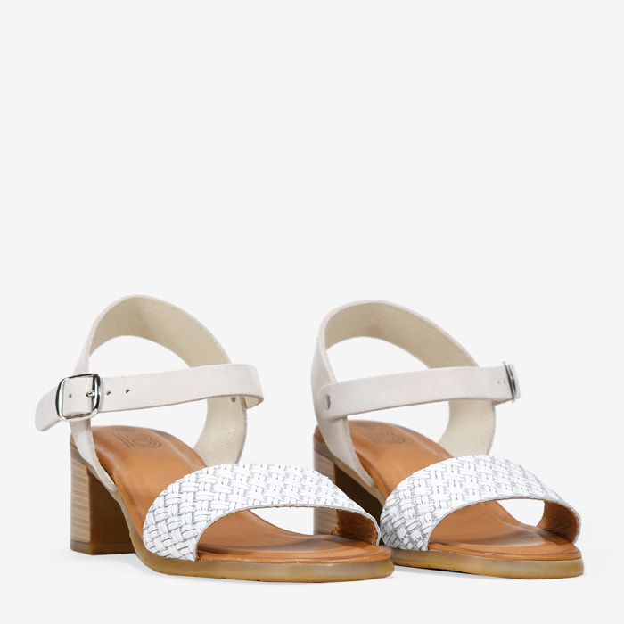 Sandalias blancas en piel con tacón efecto madera