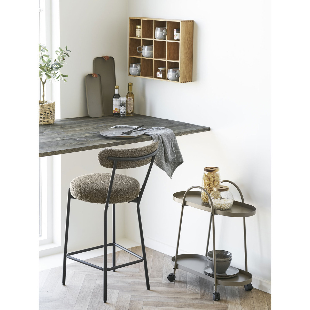 Set 2 vassoi rettangolari in acciaio marrone con manico in pelle — Vikasa Home