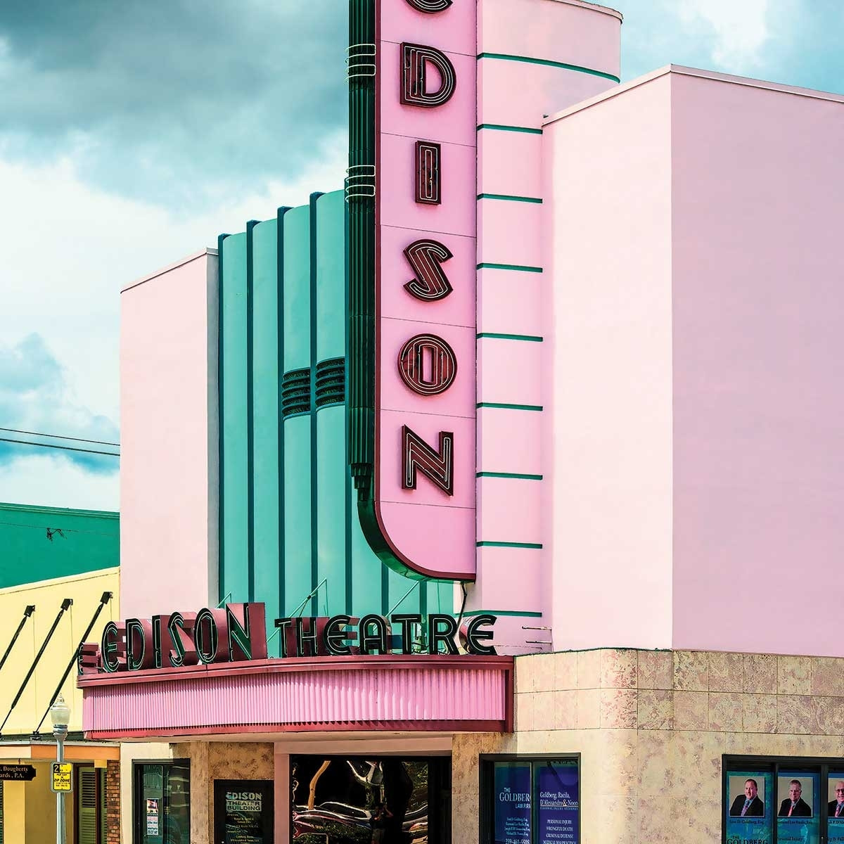Affiche edison theater sur fond rose Affiche sous cadre noir