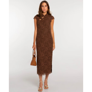 Vestido midi de encaje con cuello mao