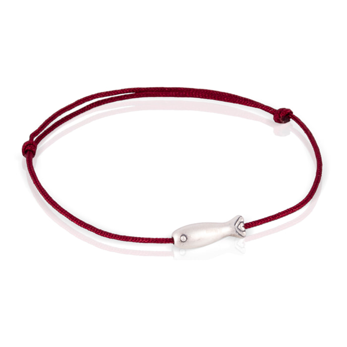 Pulsera granate de hilo de poliéster regulable con detalle en plata de ley 925.