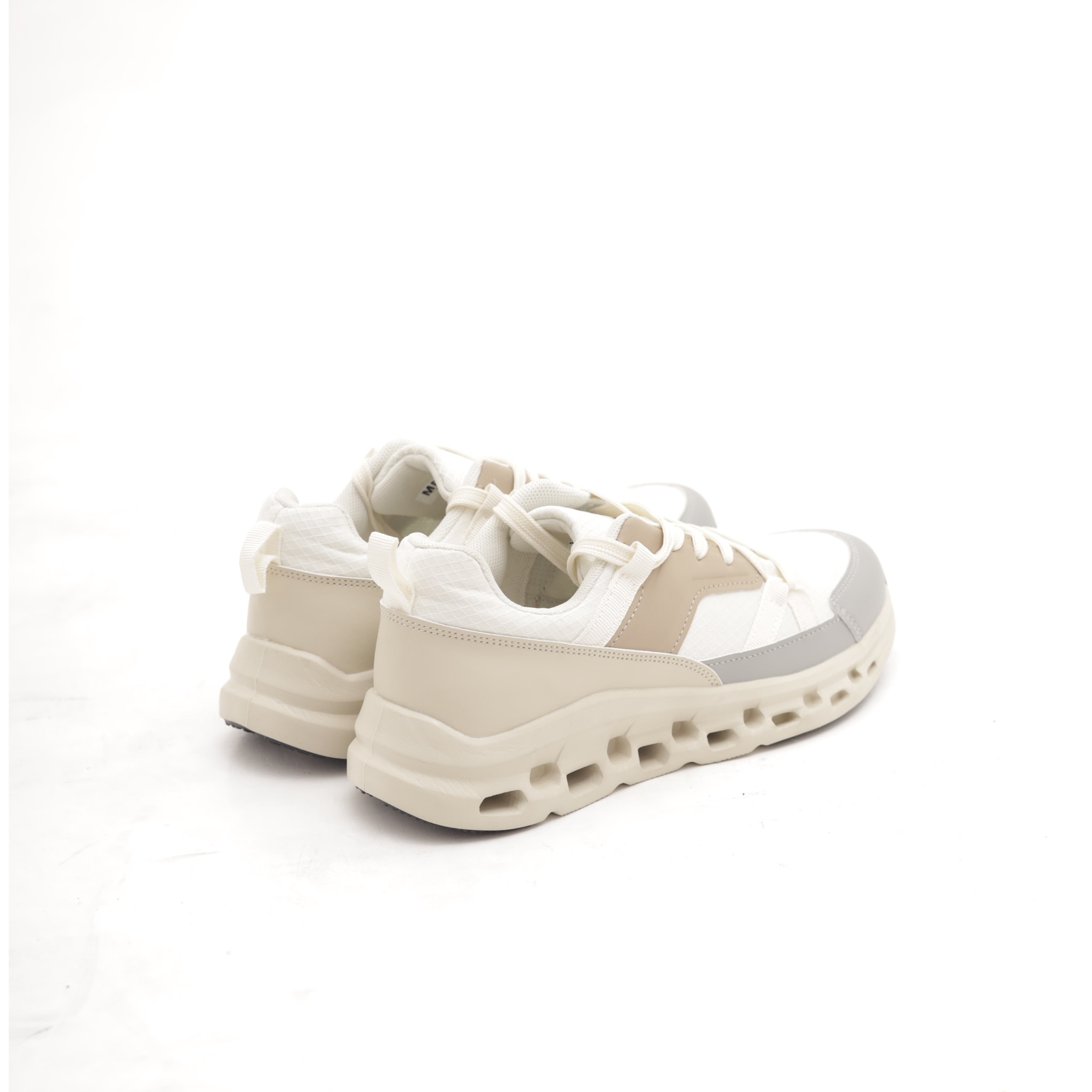 SNEAKERS RUNNING CLOUD BEIGE