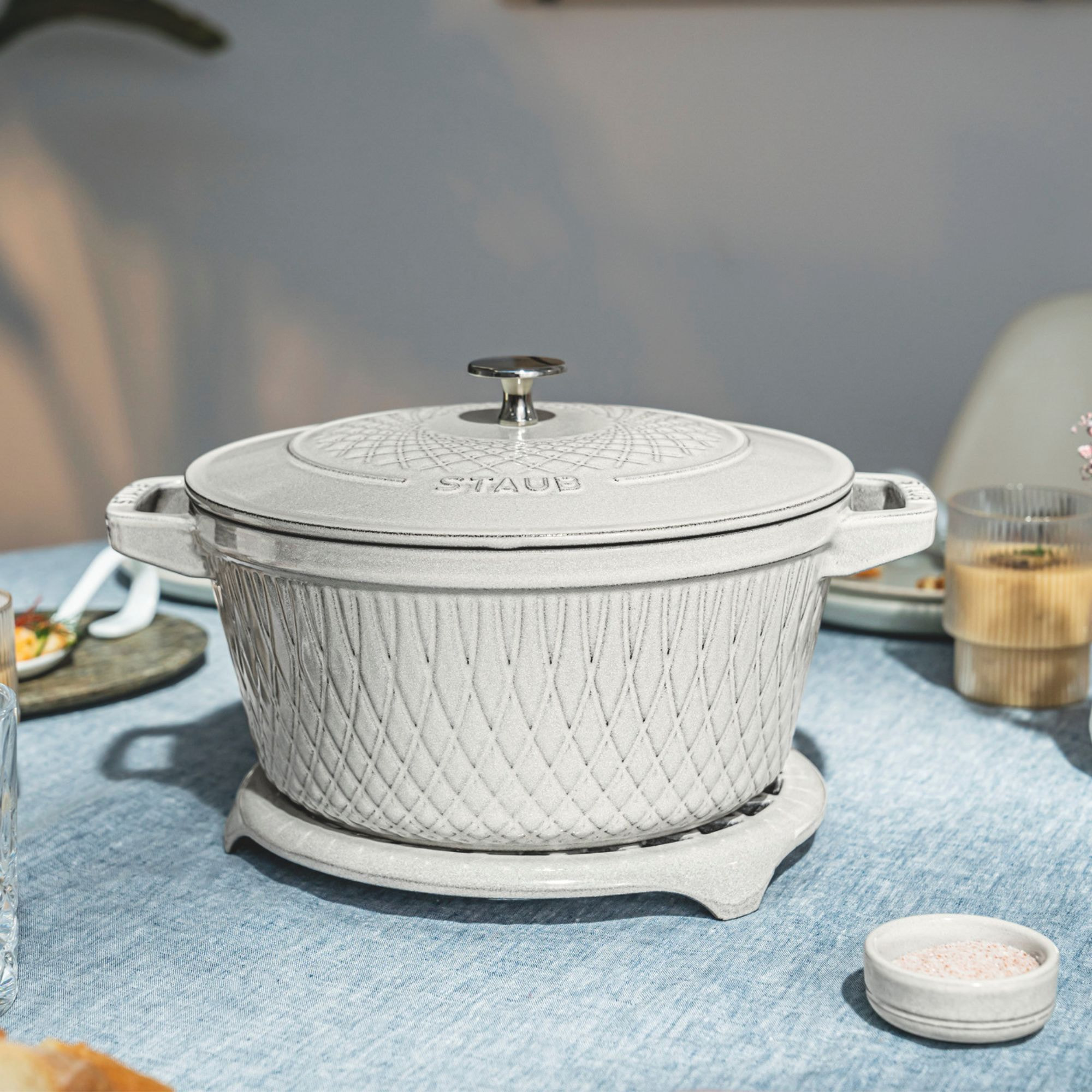 Cocotte twister 24 cm, Rond(e), Truffe blanche, Fonte