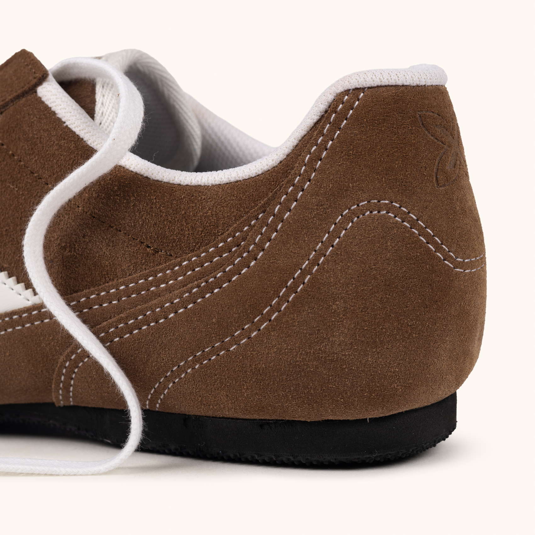 Zapatilla urbana de ante marrón con diseño contemporáneo MUNICH DRIFT 06