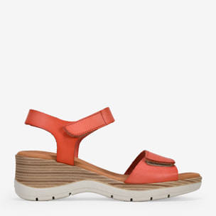 Sandalias coral en piel con velcro