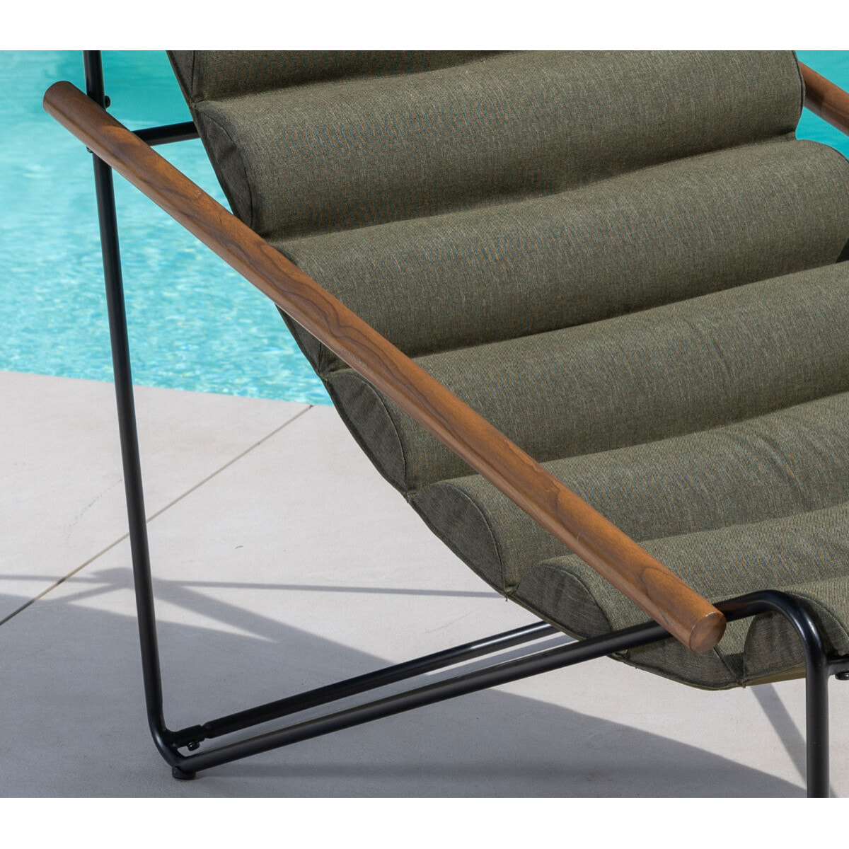 Fauteuil de détente en acier - bois et vert - SAVANE