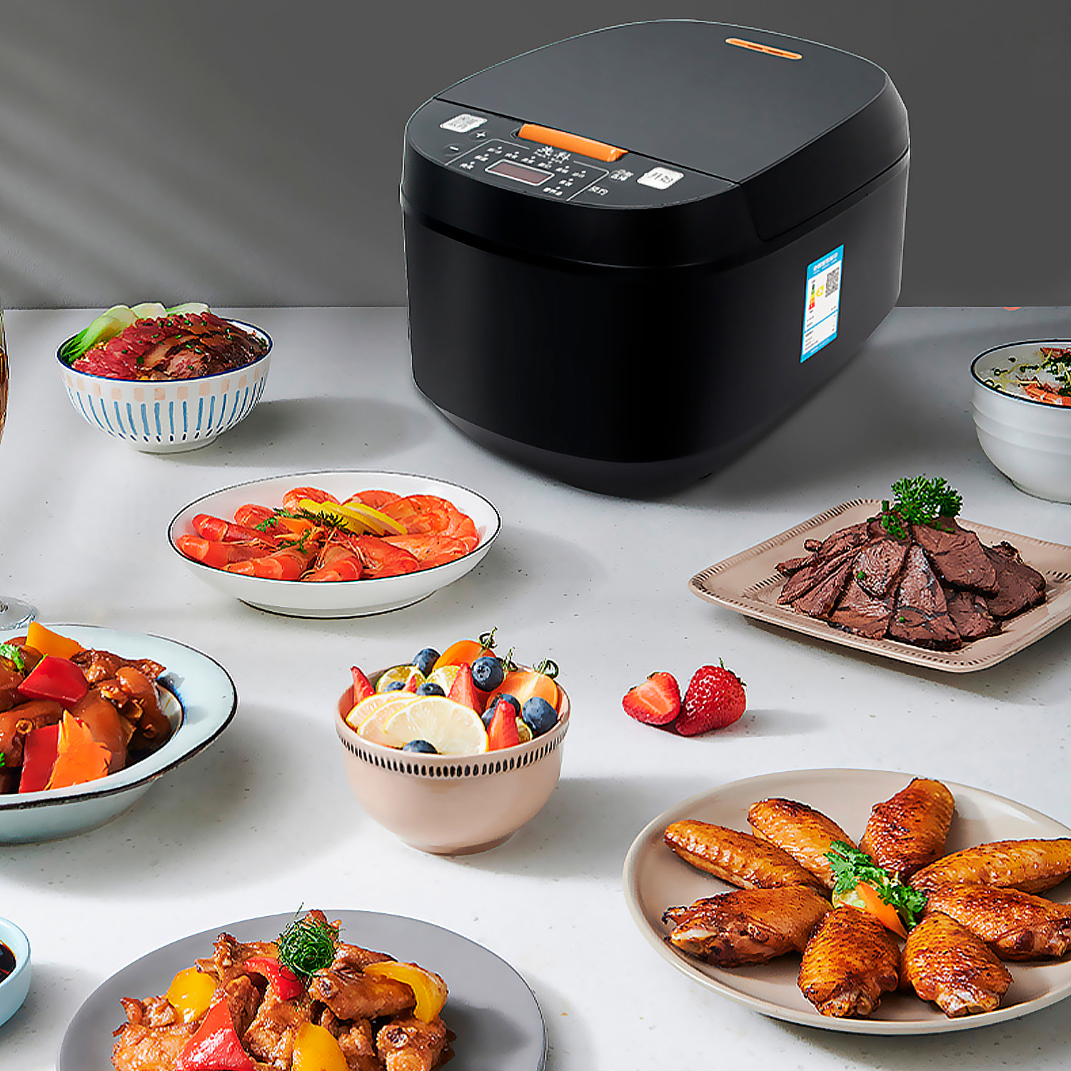 Cuociriso elettrico a calore tridimensionale e 900W. Funzioni e programmi di cottura pre- registrati. Ciotola antiaderente a 5 strati e capacità di 5L.