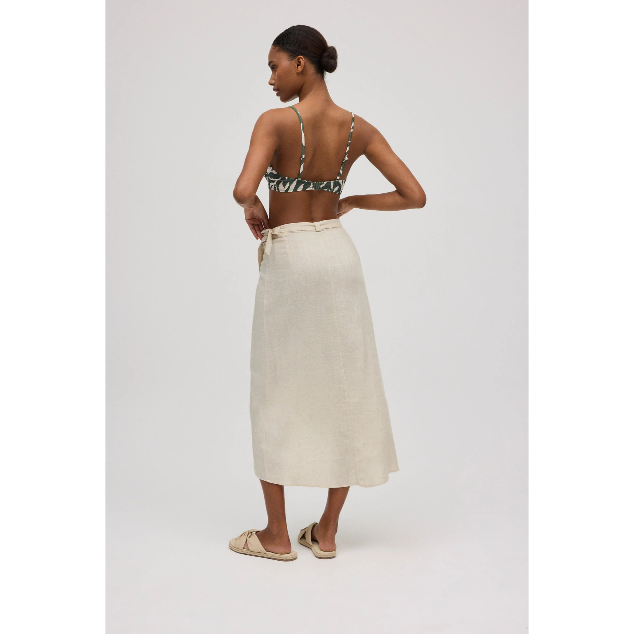 Gonna annodata in lino