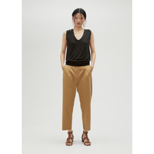 Top in maglia con occhielli