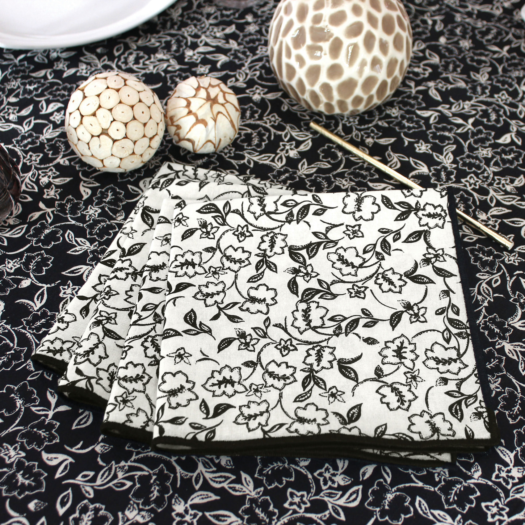 Lot de 4 serviettes de table motif fleuri - Ecru