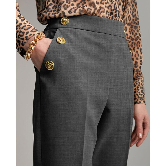 Pantaloni dritti con bottoni centrali
