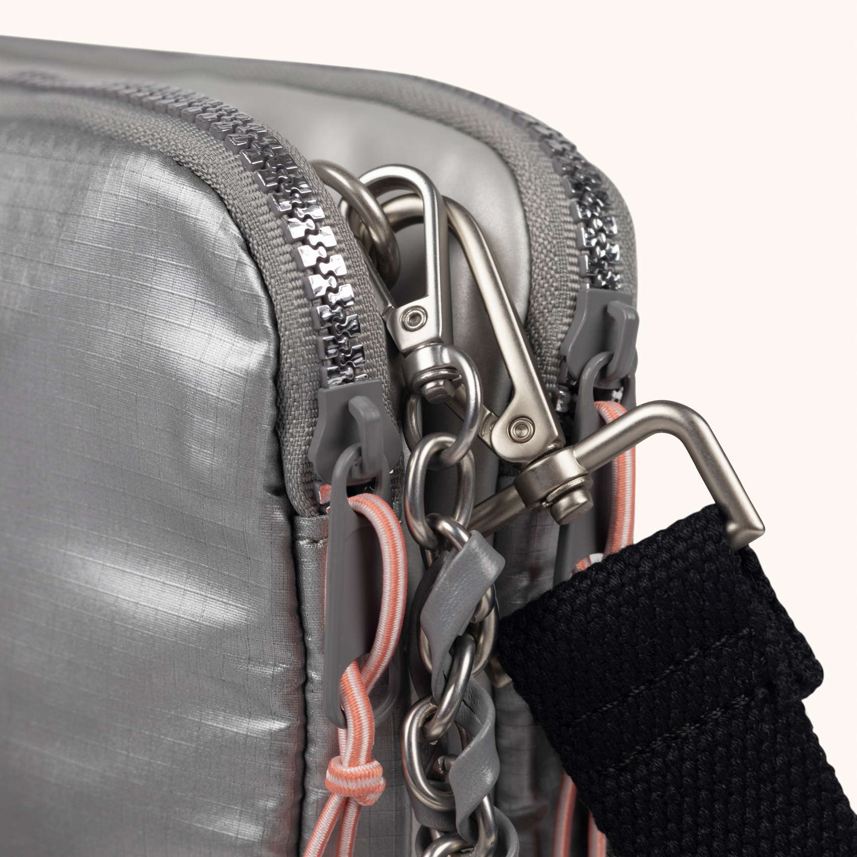 Bolso Bandolera Doble Metalizado en Poliamida Reciclada DEEP RECYCLED CROSSBODY DOUBLE PLATA