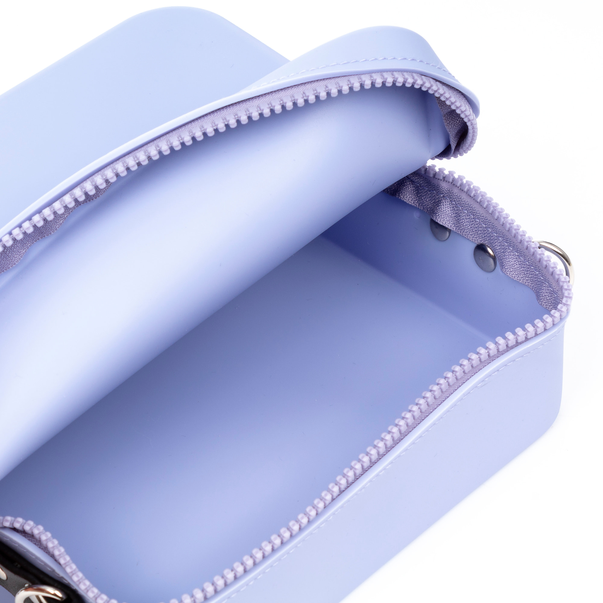 Cuerpo bolso bandolera cuadrado de silicona.