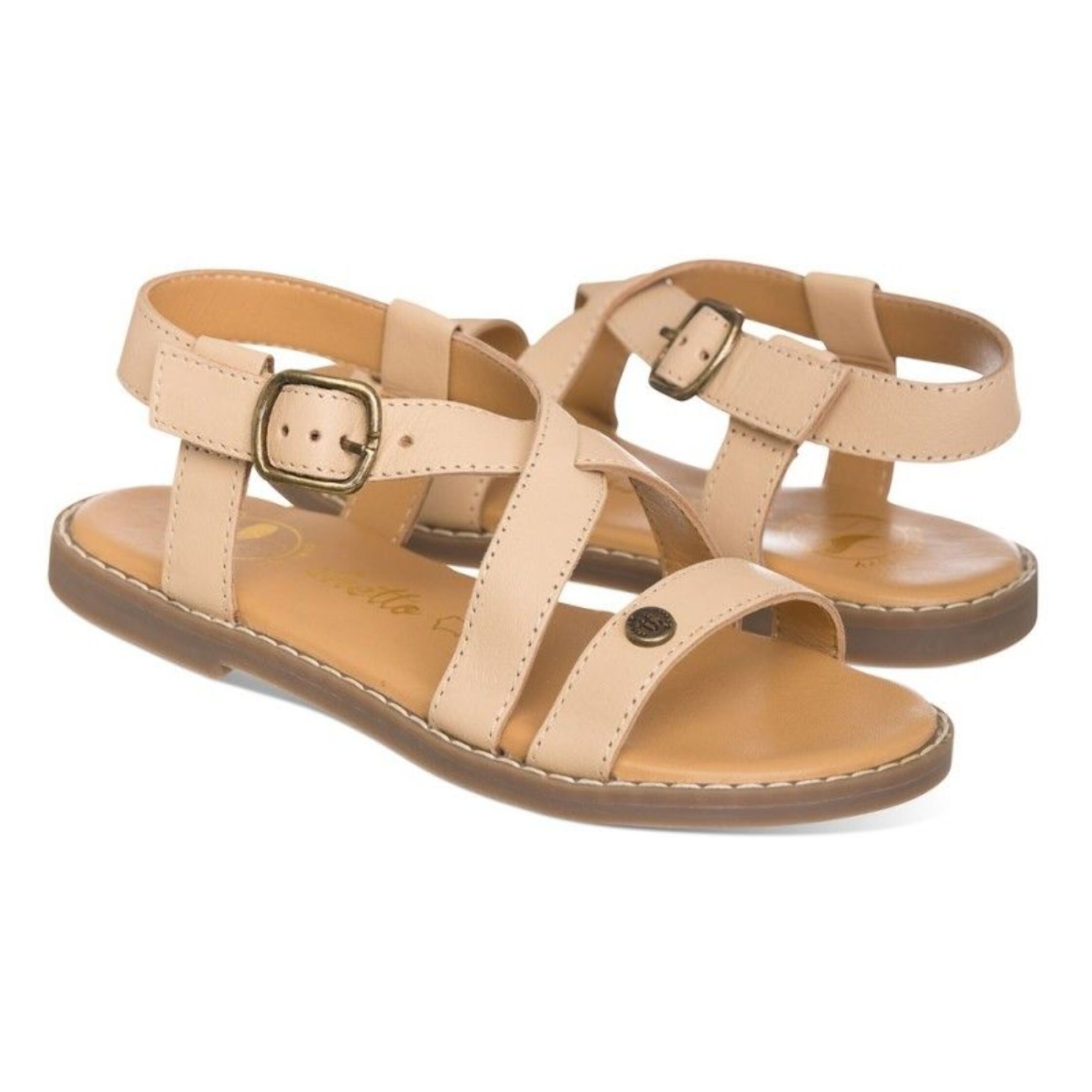 Sandalia básica color beige confeccionada en piel de primera calidad