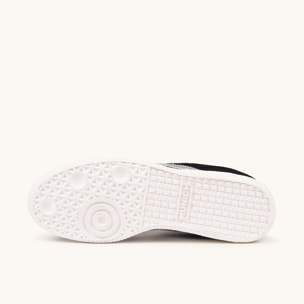 Zapatilla de Ante en Color Negro con Detalles Plateados MUNICH RUMBA WMN 24