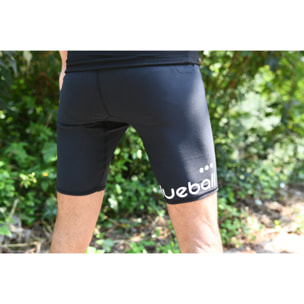 PANTALÓN CORTO DE COMPRESIÓN RUNNING PARA HOMBRE BLUEBALL EN NEGRO.