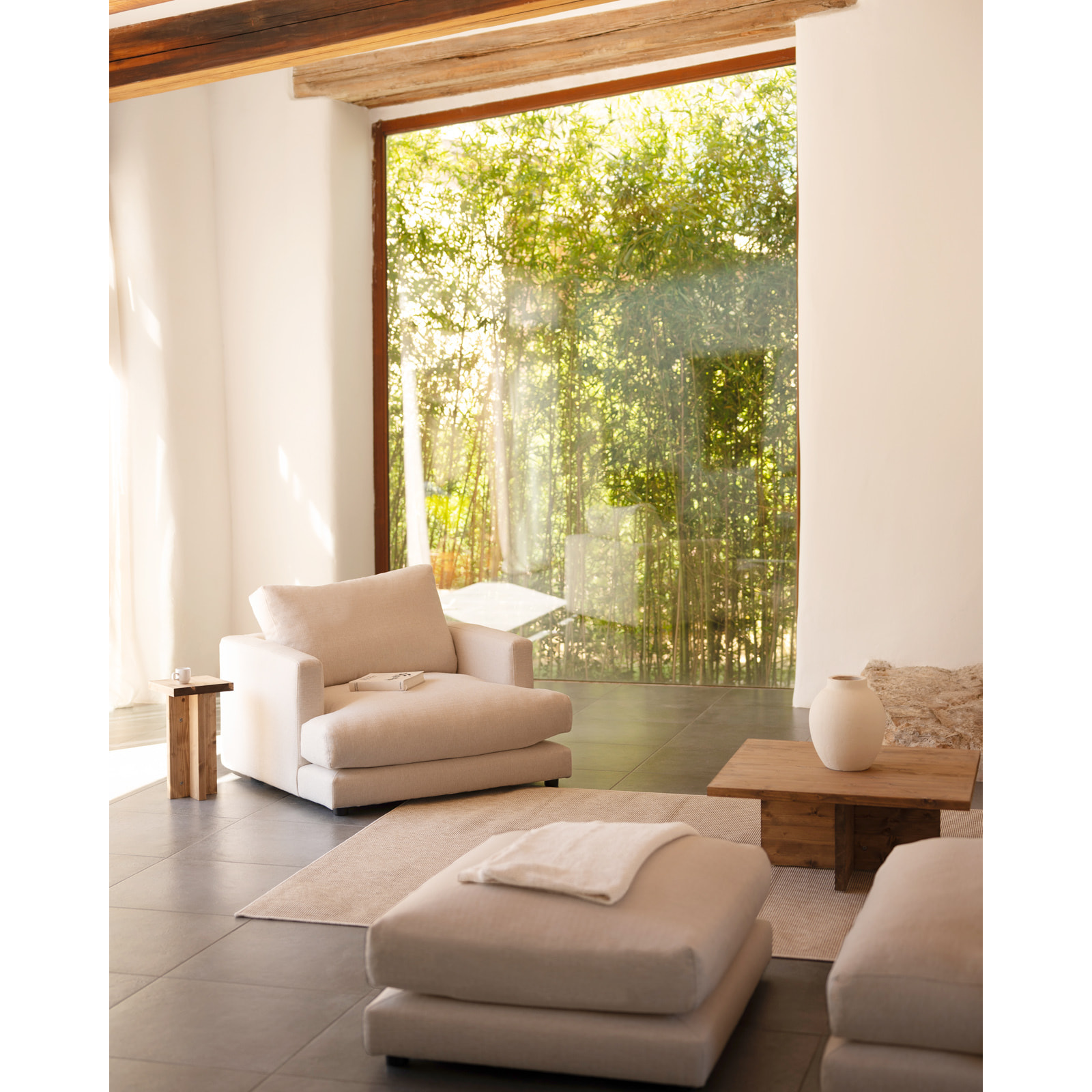 Puf blanco roto de 97x78cm Alto: 36 Largo: 97 Ancho: 78