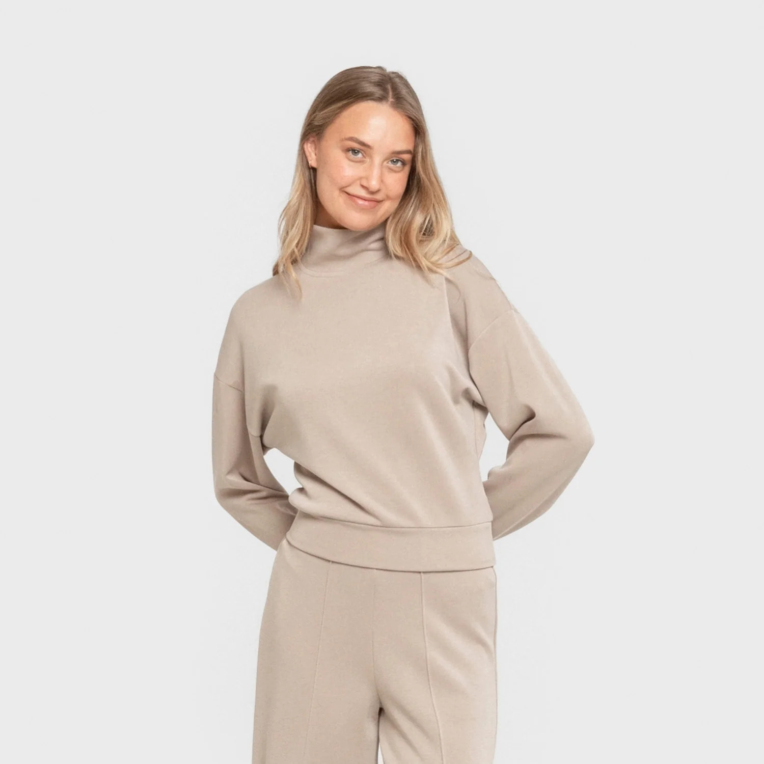 Felpa a collo alto in stile modal da donna beige