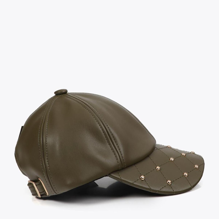 Cappellino effetto pelle con dettagli borchie