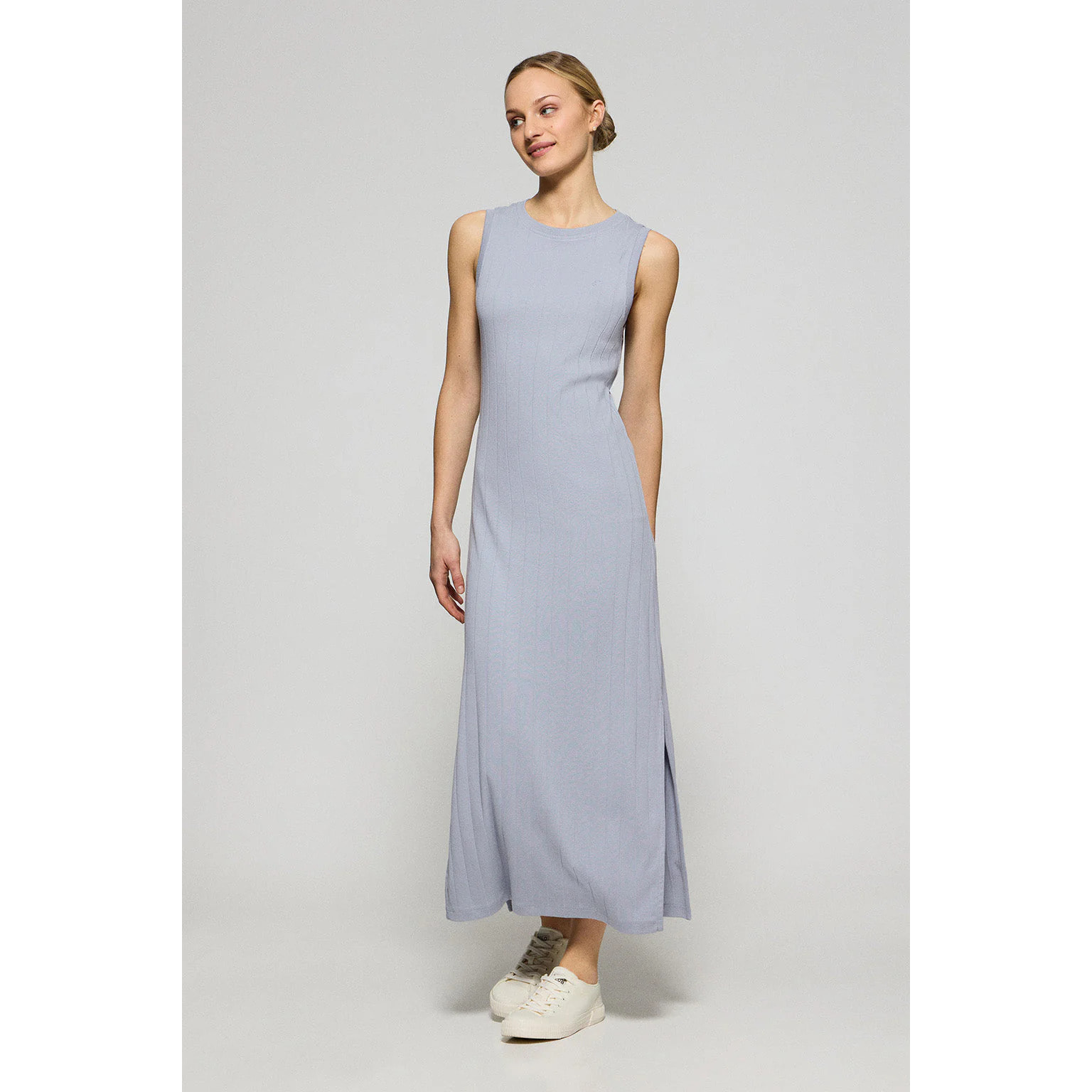 Vestito lungo blu e a coste con monogramma ricamato