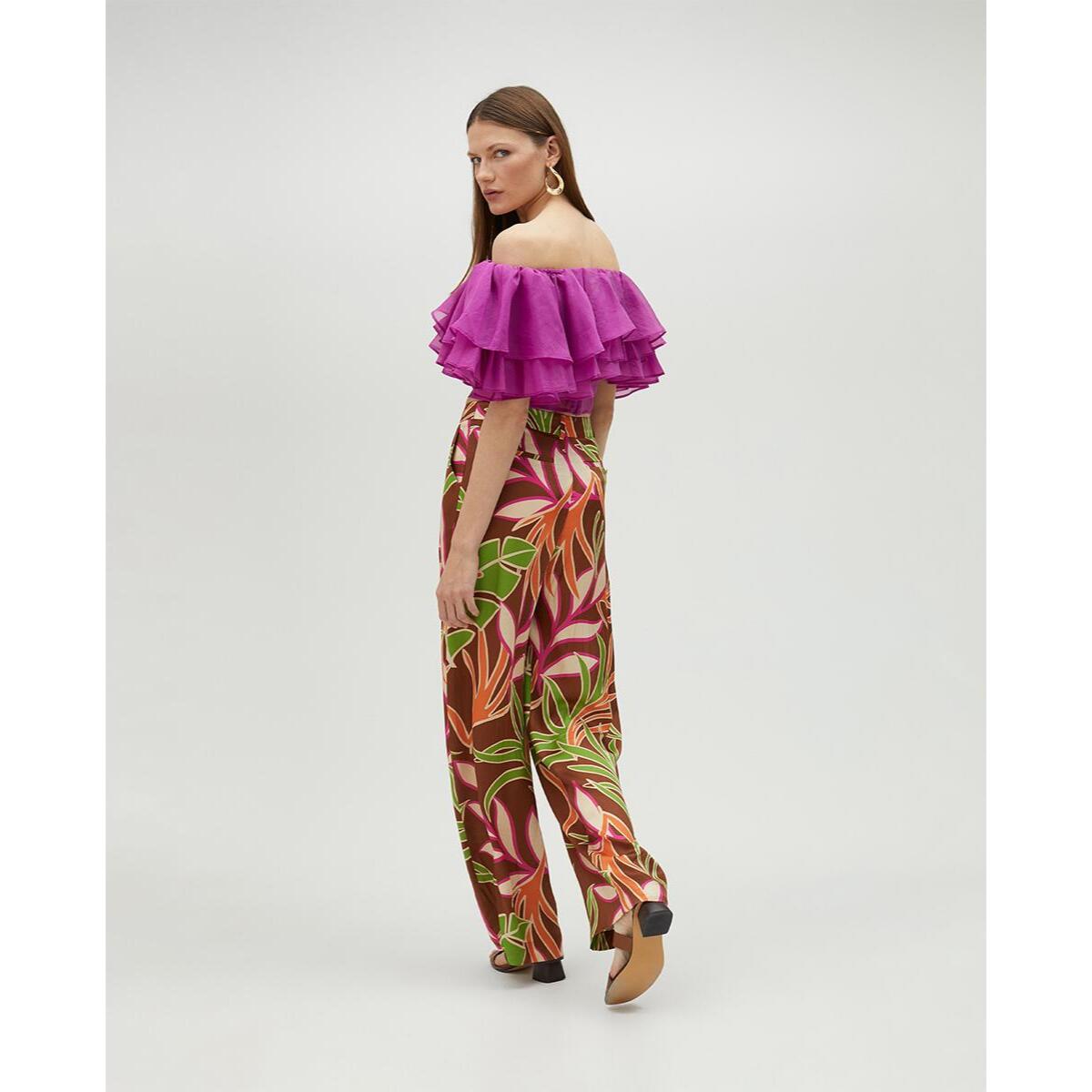 Top a maniche con volant