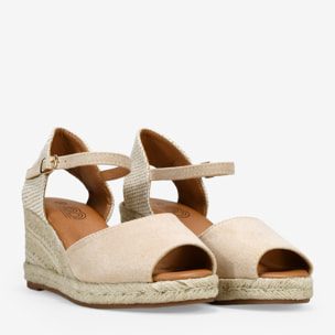 Sandalias beige con cuña de esparto