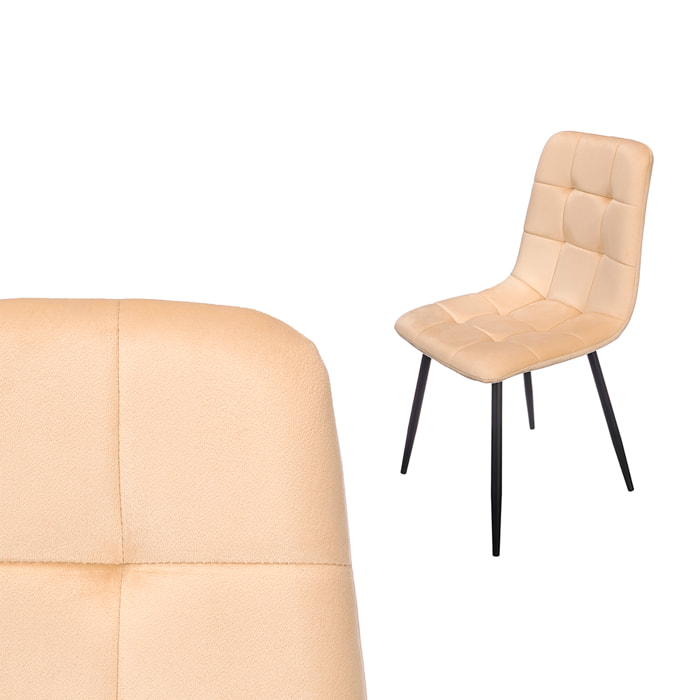 Silla ancha de terciopelo en color beige.