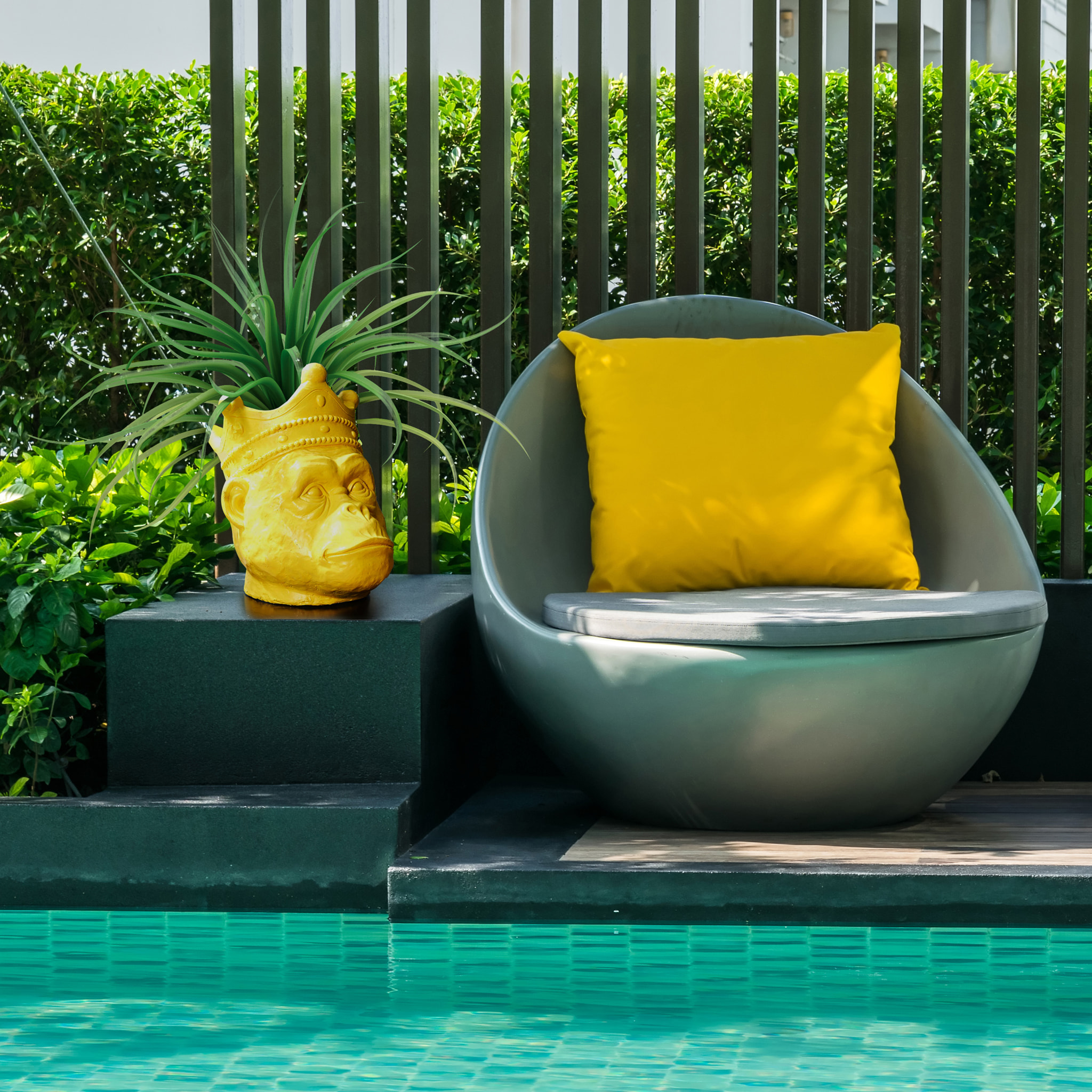 Porte Plante Orangoutan Magnesia Jaune H38.5cm