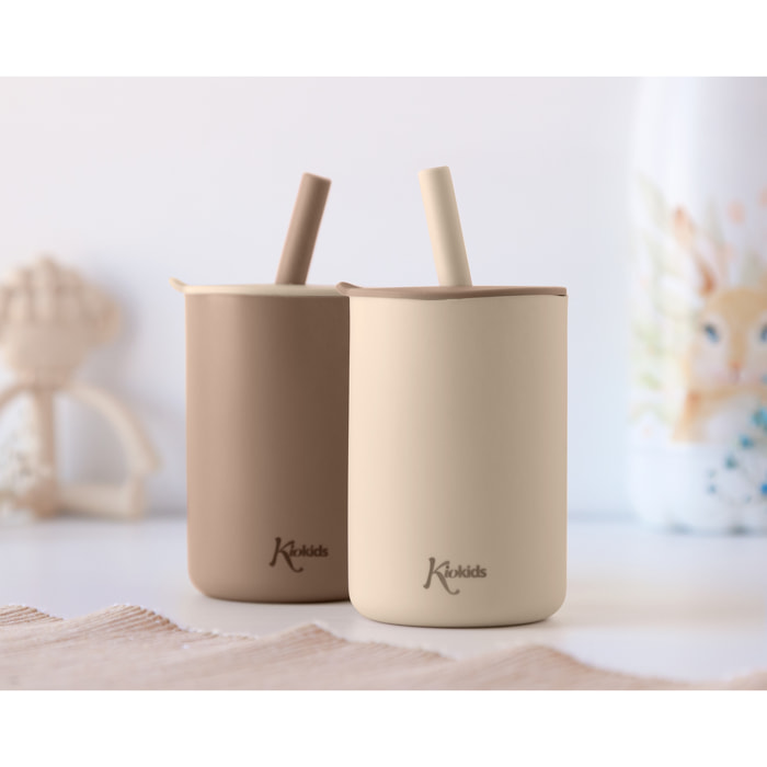 2 VASOS EN SILICONA BEIGE CON PAJITA