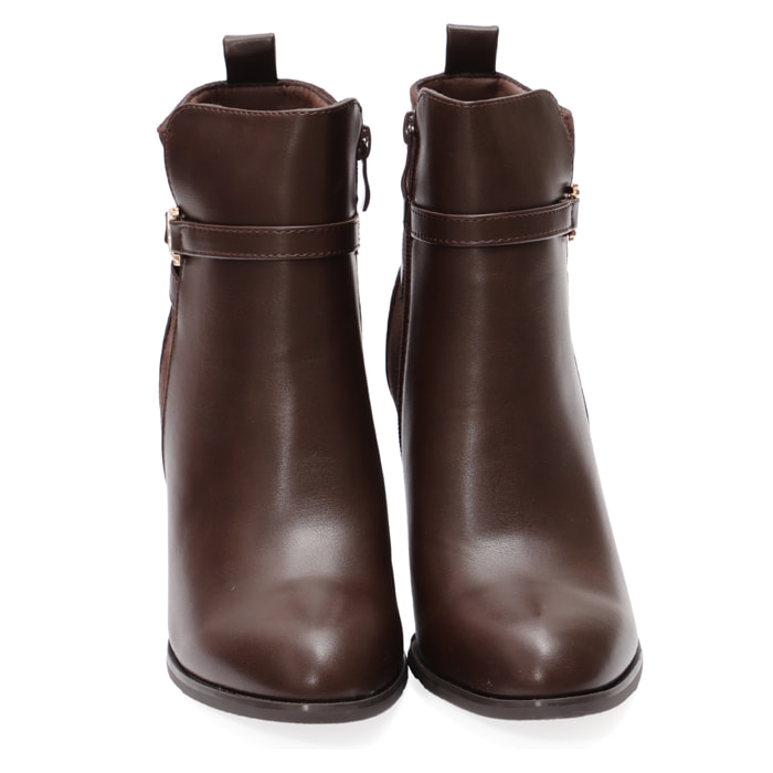 Stivaletti in simil pelle con tacco e fibbia dorata