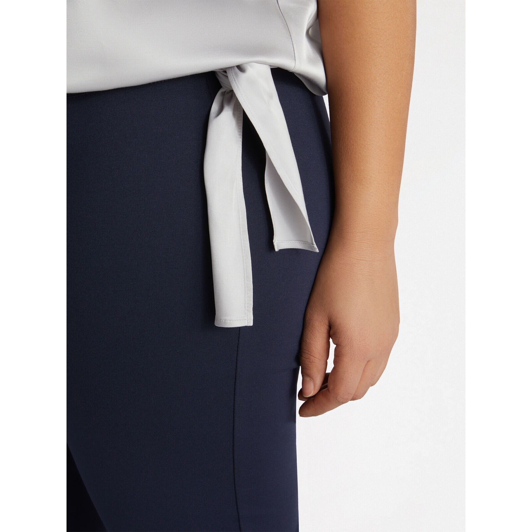 Fiorella Rubino - Blusa con viscosa LENZING™ ECOVERO™ con nodo al fondo - Grigio