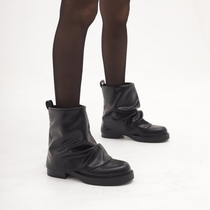 TRONCHETTO BASSO RISVOLTATO NERO