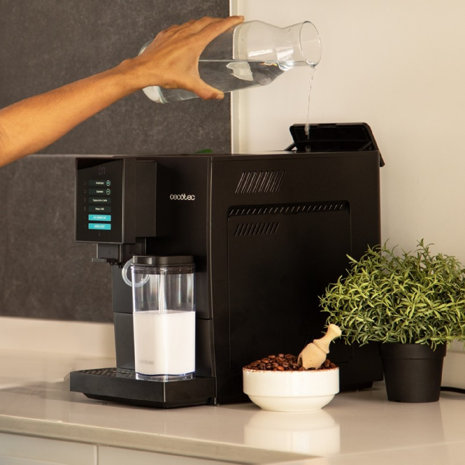 Cecotec Cafetera Superautomática Cremmaet Compactccino Black