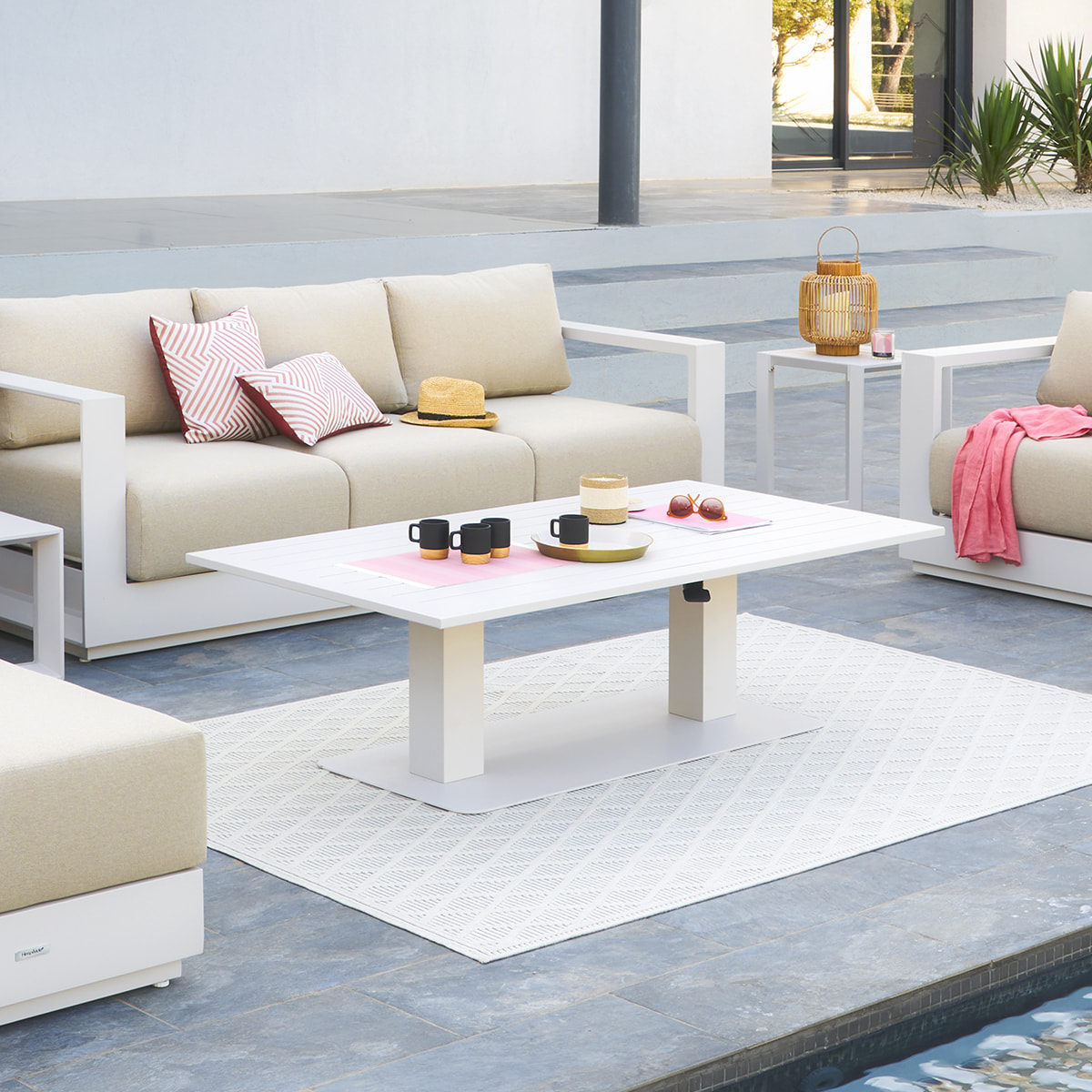 Table de jardin relevable rectangulaire "Salimia" avoine 150 x 80 x 69cm en aluminium