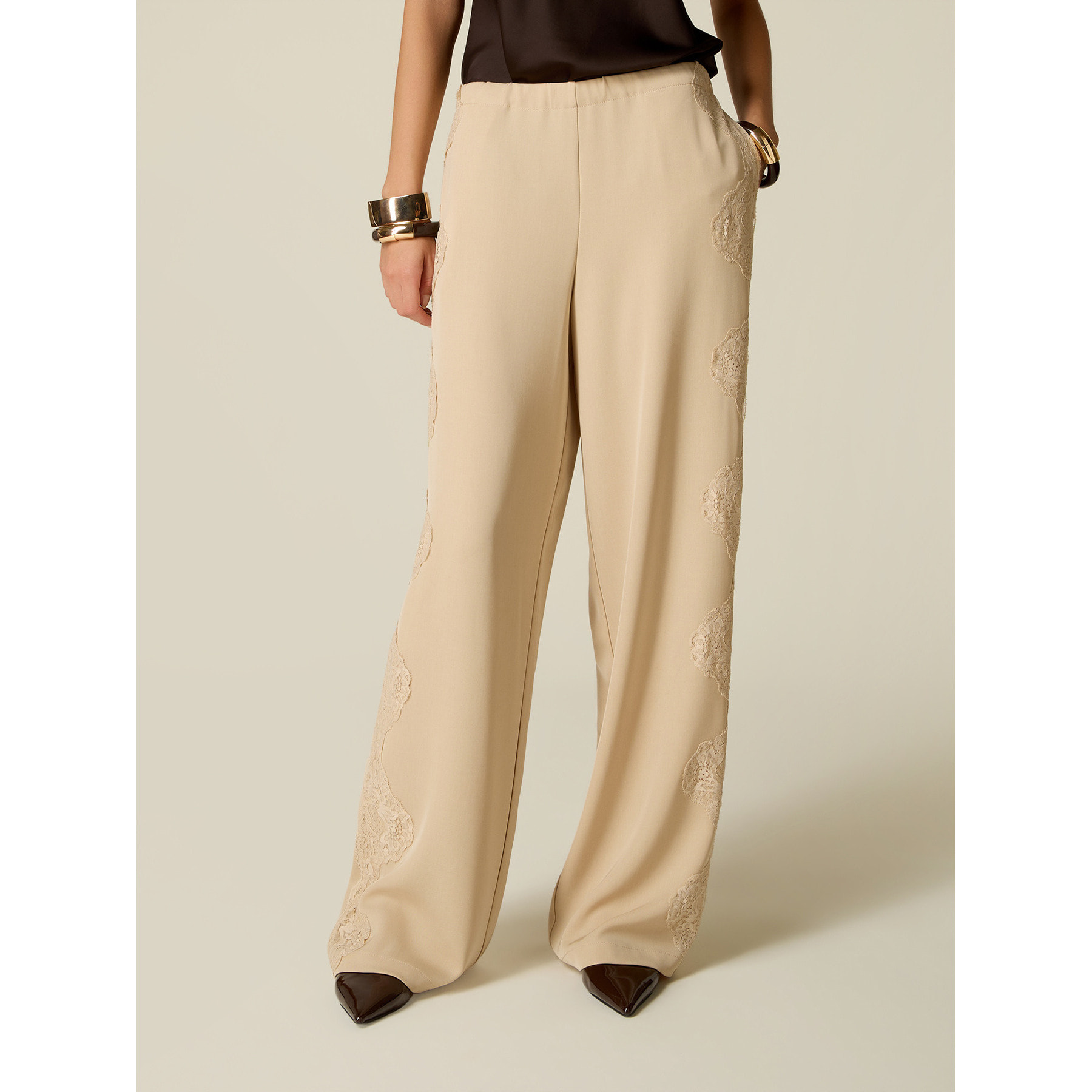 Oltre - Pantalones palazzo con detalles de encaje floral - Beige