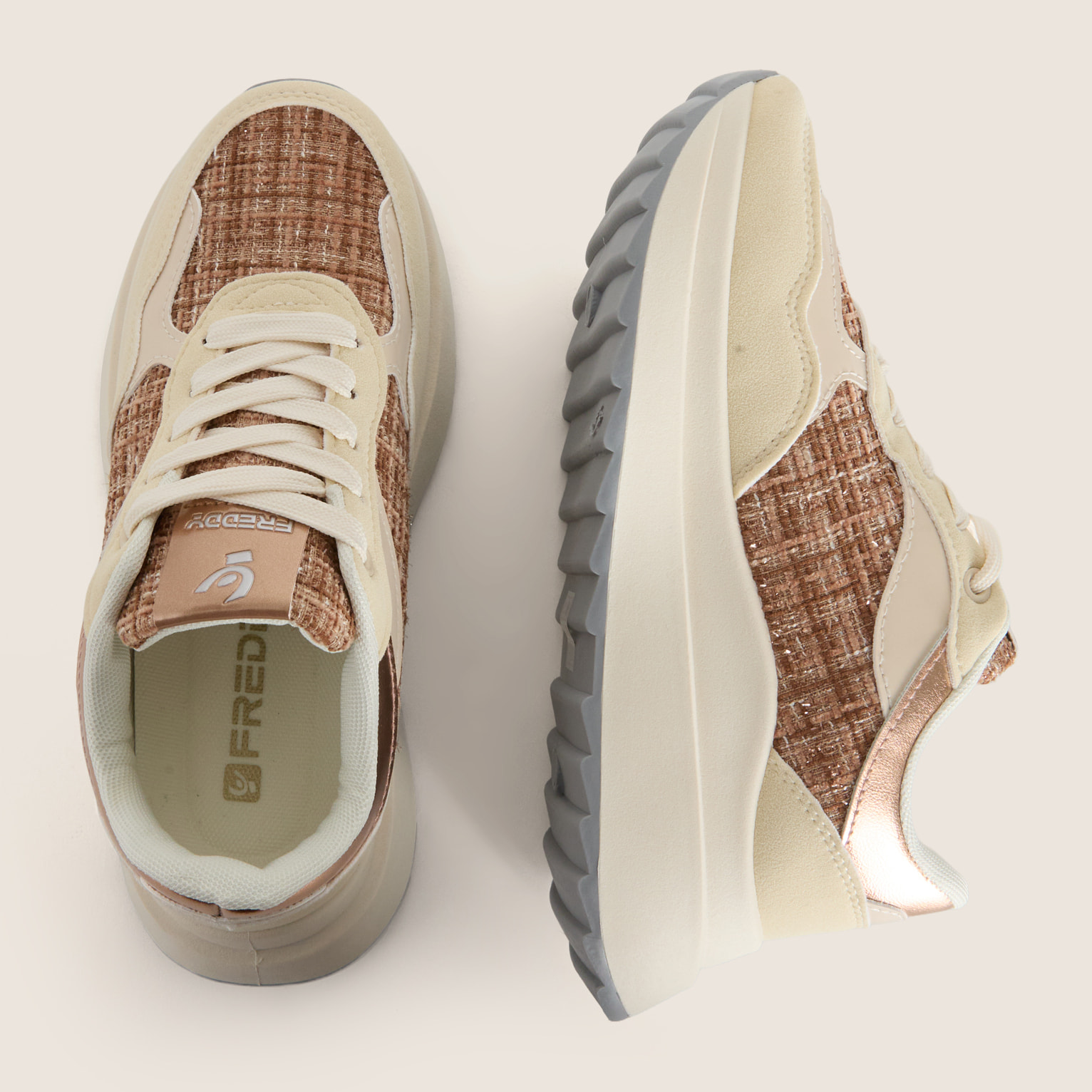 Sneakers in Similpelle e Tessuto con Dettagli Verniciati