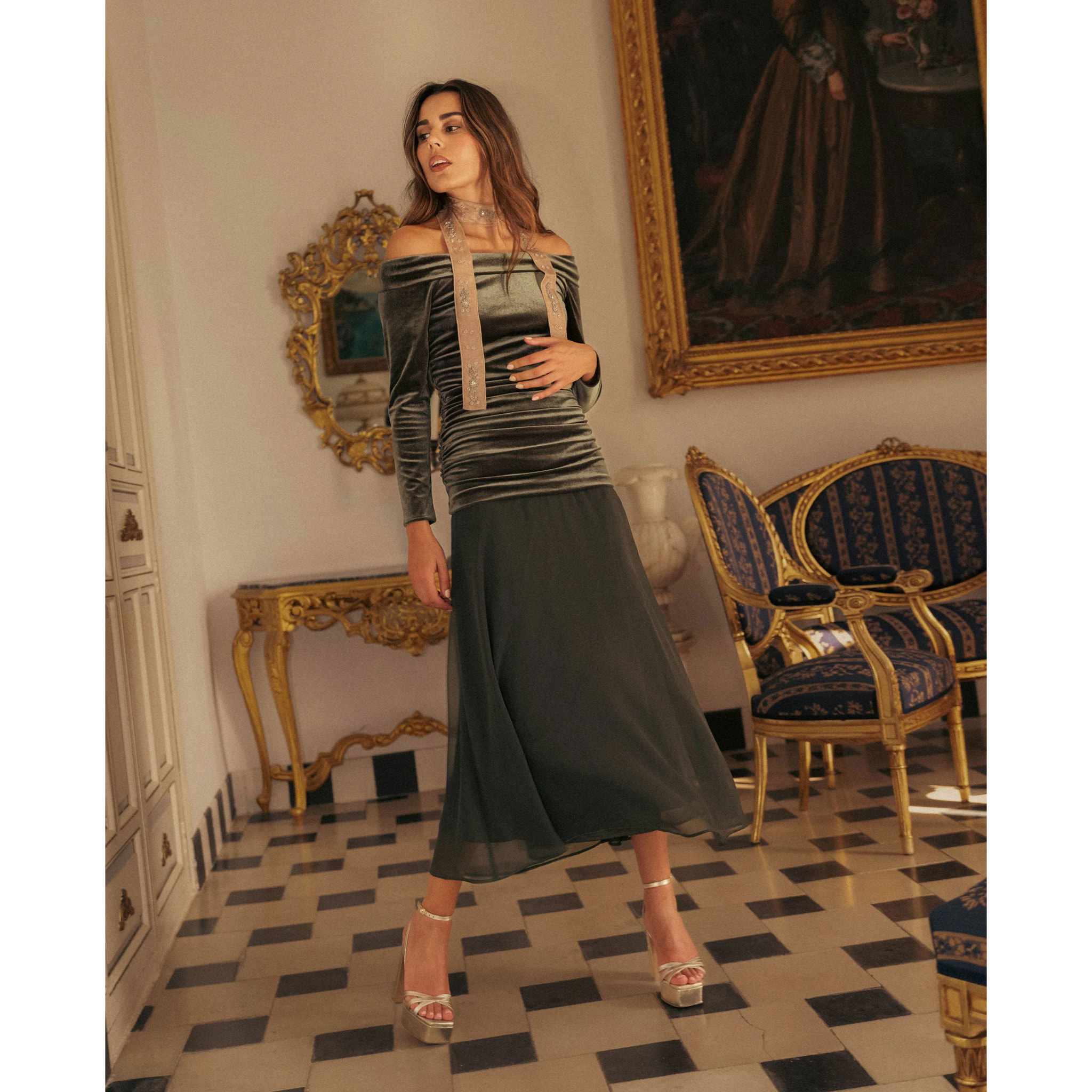 Vestido de punto elástico con flecos y corte ajustado de mujer