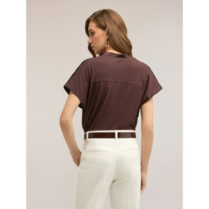 Motivi - T-shirt in raso con scollatura a serafino - Marrone