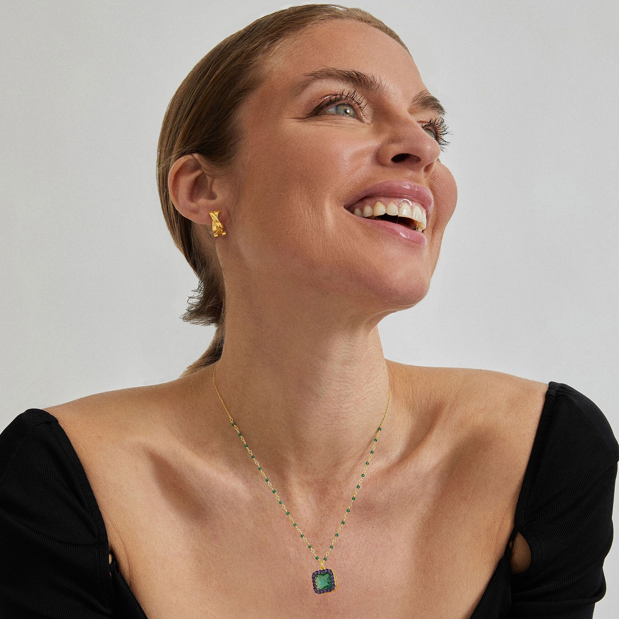 Pendientes acabados en oro amarillo de 18K