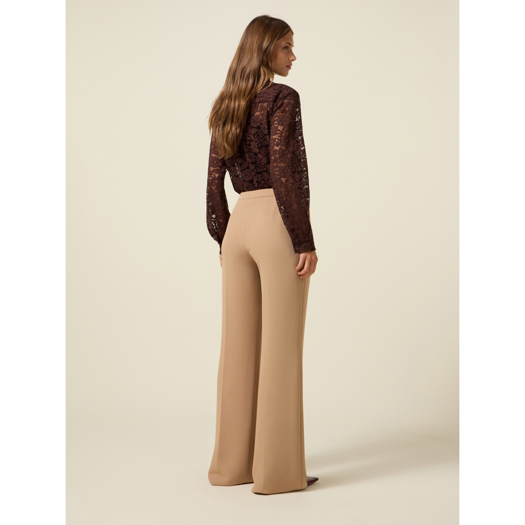 Oltre - Pantalones palazzo de tejido crepé - Beige