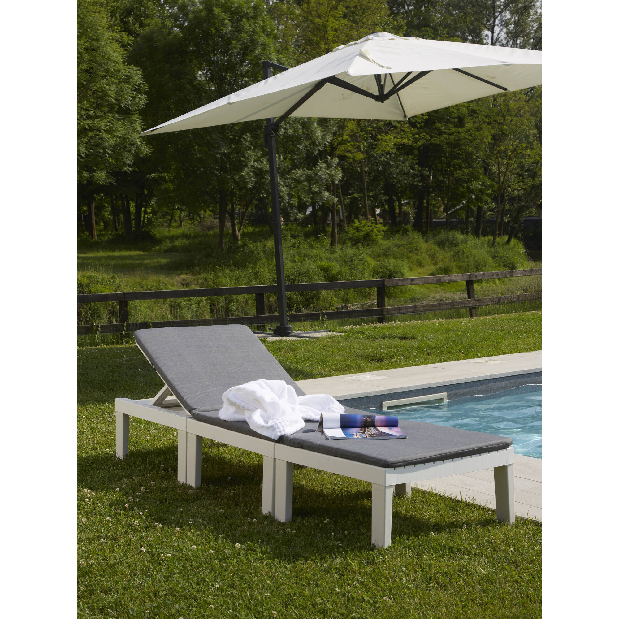 Set salotto da esterno Cervia, Set da giardino con 2 sedute con schienale ed 1 modulo multifunzione, Salottino con cuscini, 100% Made in Italy, Bianco