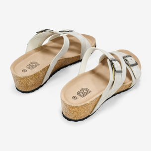 Sandalias beige con cuña de corcho
