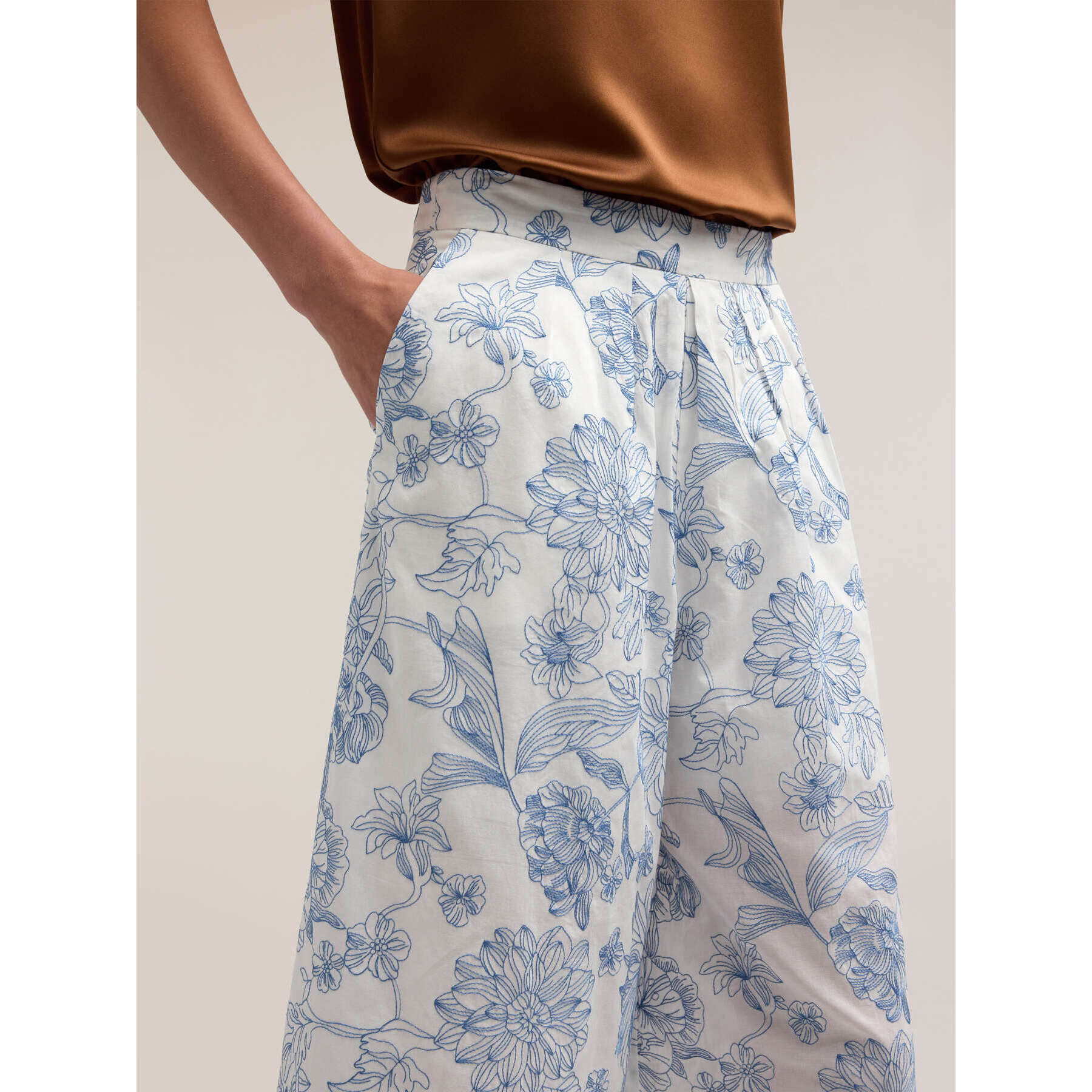 Motivi - Pantaloni cropped in cotone con ricamo floreale - Azzurro