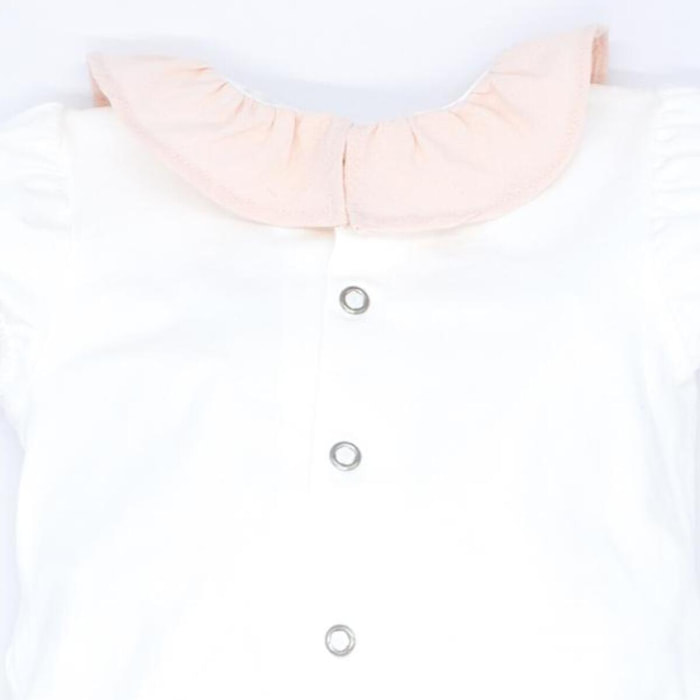Camiseta body crudo con volante en el cuello rosa.