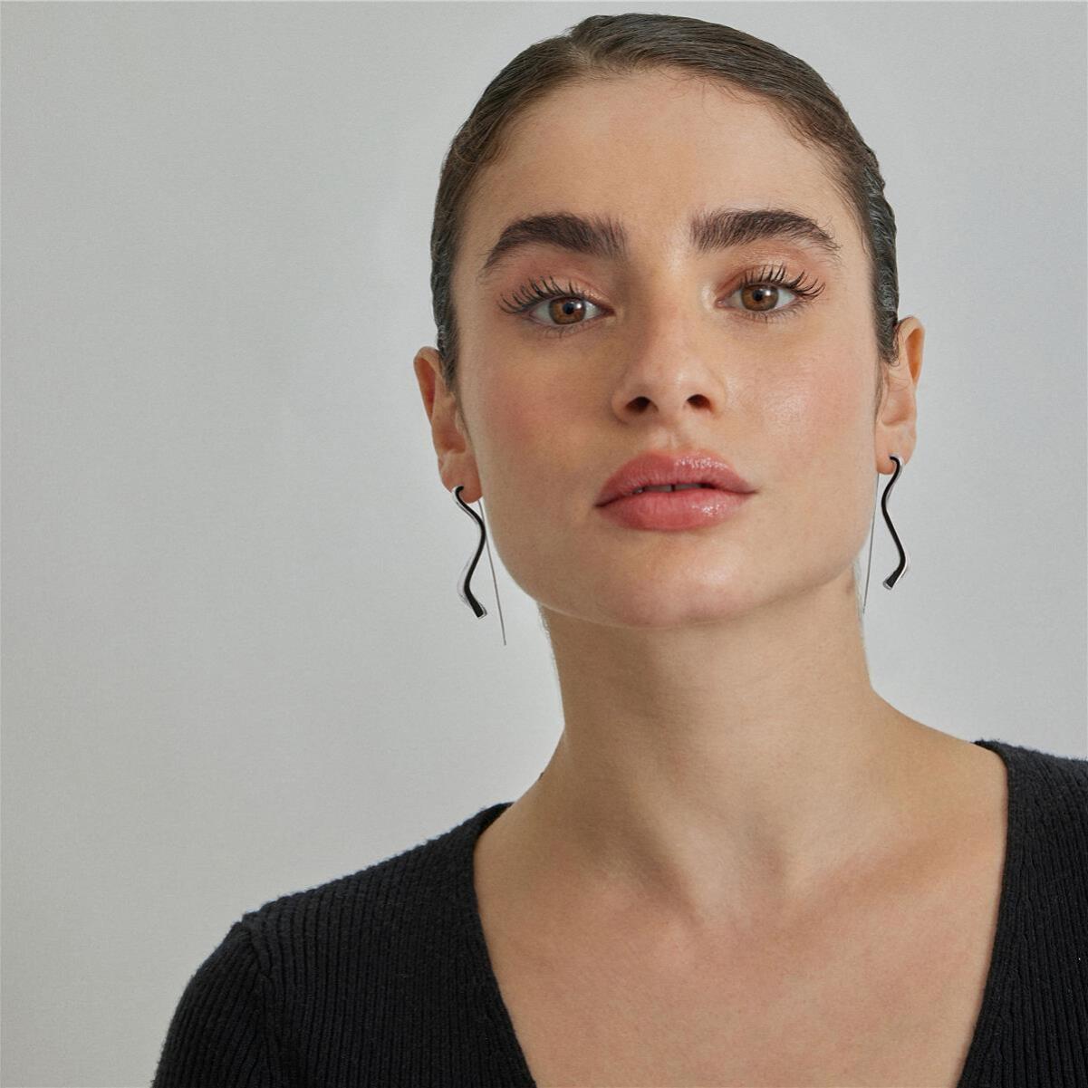 Pendientes Lux by Lux acabados en baño de rodio